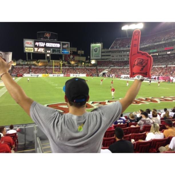 Hor_Reezy's tweet photo. #equipenfl il y a 8 ans j’étais dans ce stade pour un match Bucs vs ravens. Go Bucs https://t.co/PgQAw60Qd3