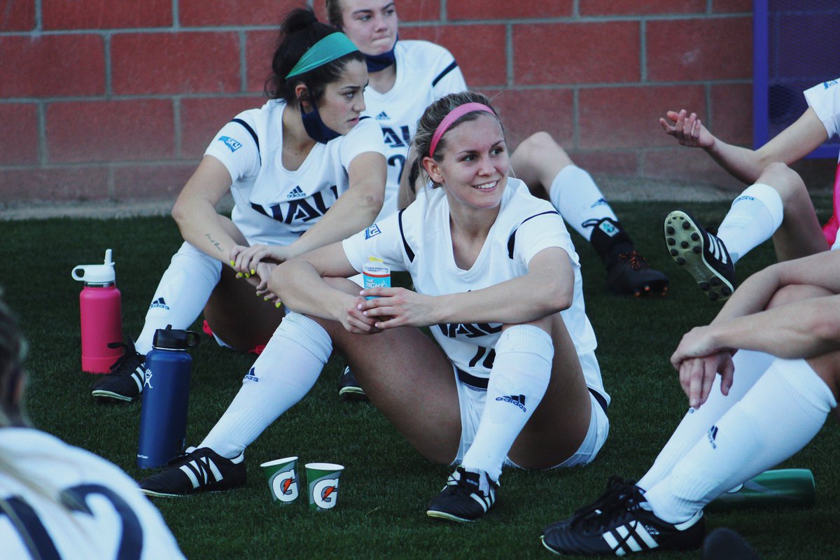 All smiles as we’re heading back up the mountain! 😄

#NAUStrong ⚒️🌲💪 #BigSkySoccer
