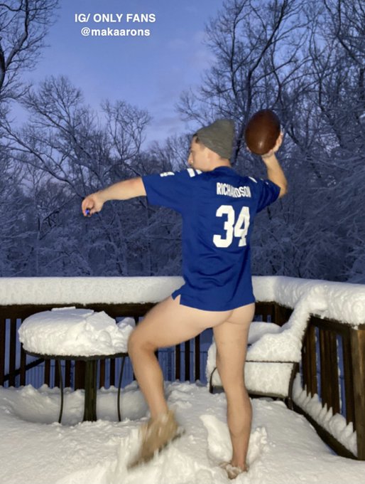 Who we rooting for? (I have no idea who Richardson is) Full shoot and more on OF! https://t.co/hjBI1