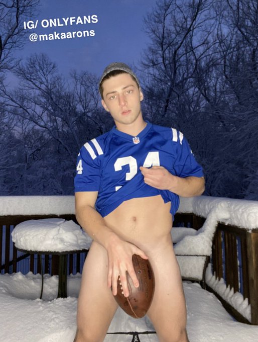 Who we rooting for? (I have no idea who Richardson is) Full shoot and more on OF! https://t.co/hjBI1