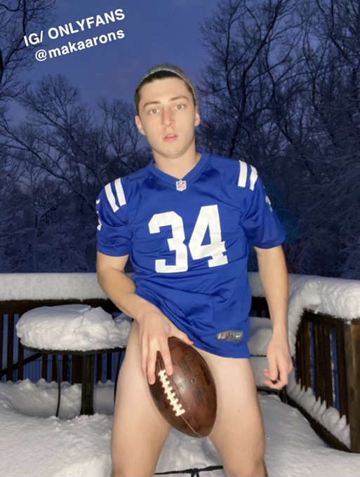 Who we rooting for? (I have no idea who Richardson is) Full shoot and more on OF! https://t.co/hjBI1