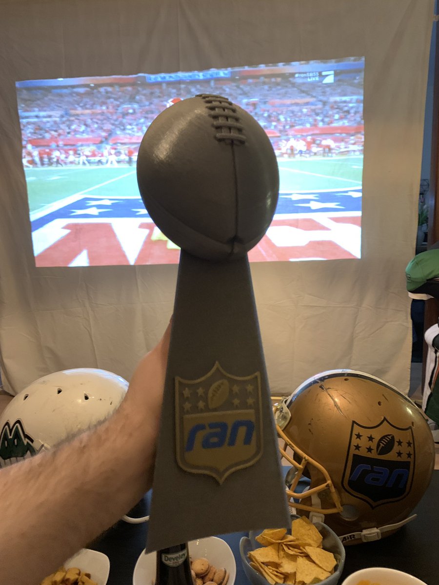 Selfmade 3D Druck VinceLombardi Trophy in der #ranNFL Edition! #ranSB55 #ran <a href="/ransport/">ran</a> @rannfl_suechtig <a href="/Icke41/">Icke Dommisch</a> <a href="/IckeKritiker/">IckeKritiker</a> <a href="/ranNFLZitate/">#ranNFLZitate</a>