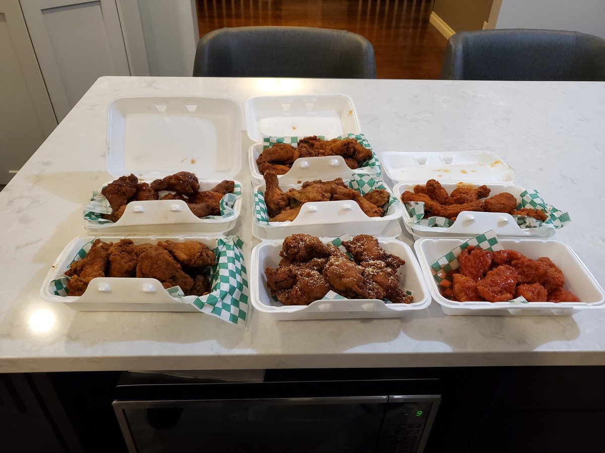 BMetcalfe27's tweet photo. It's about to go down. #SuperBowl #wingcoma https://t.co/88sG3msexy