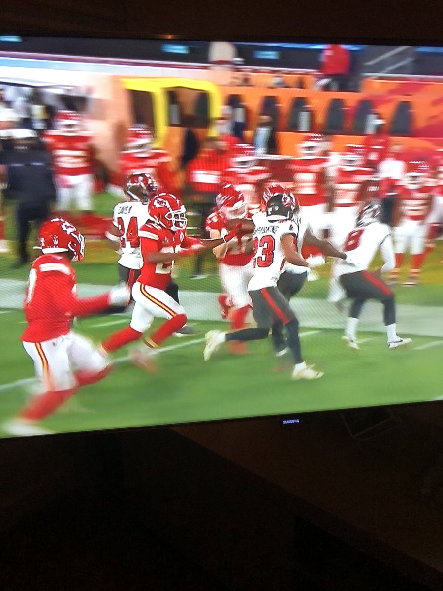 How much fun is that!  Celebrating my birthday with Liesbeth, Floor, Steven and my sister Ellen, as well as Tom Brady, Patrick Mahomes and their  teams. Best Superbow-birthday party  ever!!   #nfl #theamericanway3 #SuperBowl