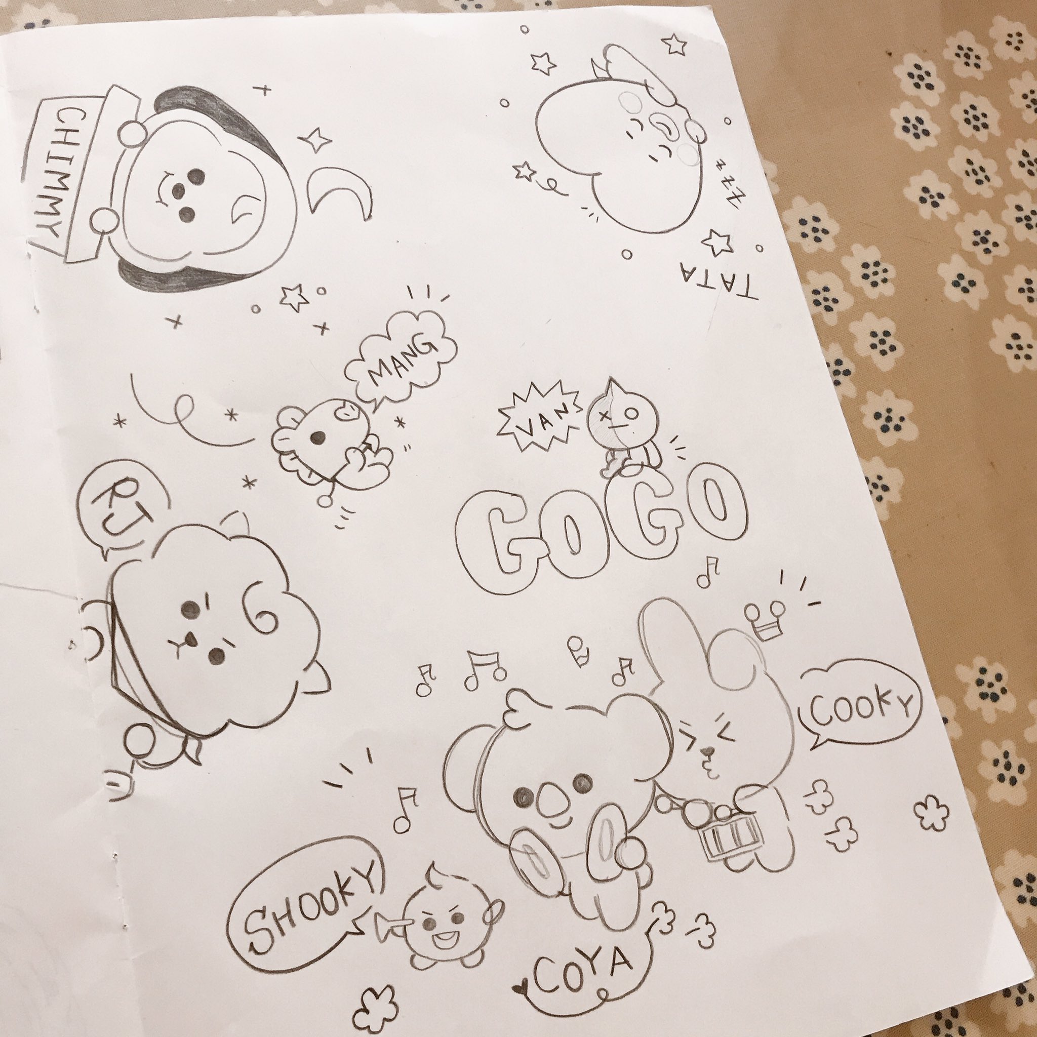 Hasukokoan 娘のリクエストで自由帳にお絵描き この時もまだbt21についてよくわかっておらず Koyaの名前間違えてる Shookyもシュッキーかショッキーかと思ってたしcookyはクッキー シューキー の名前だと思ってた 間違いだらけ 笑 Bt21ベビー