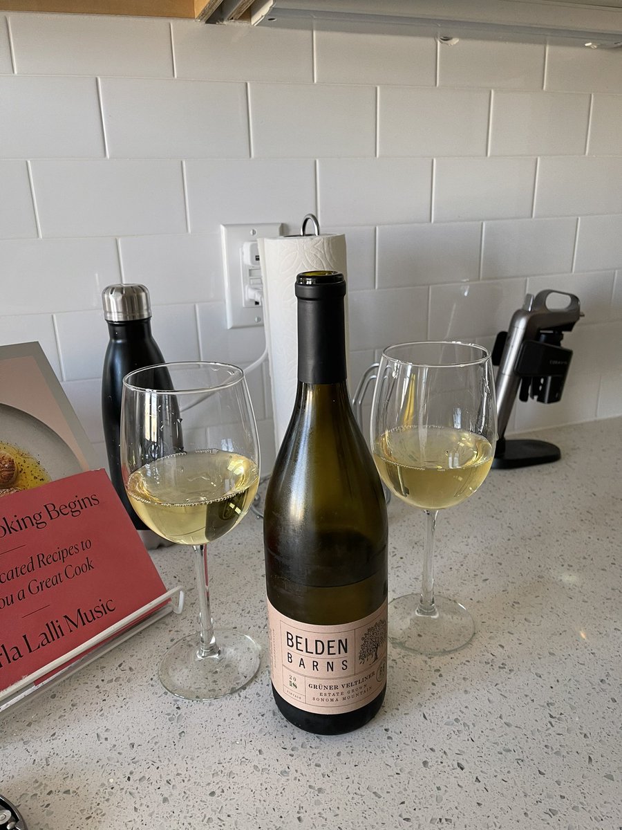 terronk's tweet photo. Wine myth: White wine isn’t complex or serious.

Counterpoint: @beldenbarns Grüner Veltliner https://t.co/QYMcG7ORsL