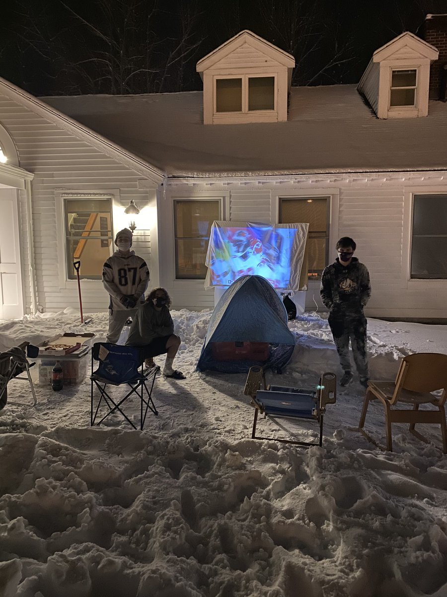 CushingLife's tweet photo. Homework done early โ
Small engineering project to set up the game โ
Enough pizza to feed a pro football team โ
Chilly but safe watch party with your dorm โ
Boarding school memories โ
#PoweredByCreativity #CushingStudentLife #CushingPriceHall https://t.co/tN5p2qj7tQ