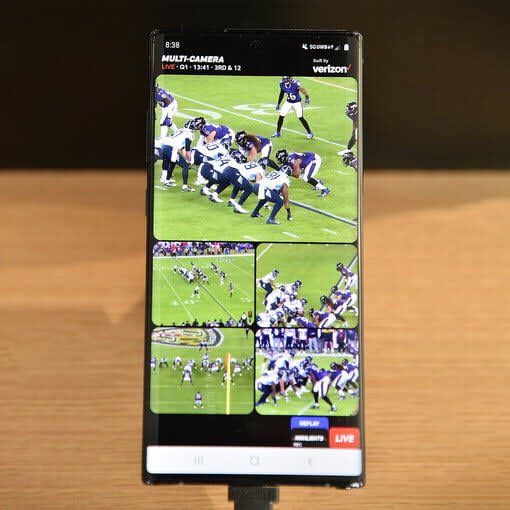 Verizon ativa o 5G no Super Bowl e promete potencializar a experiência de consumo dos torcedores nas transmissões. O multi-camera é um dos serviços que oferece.

Empresa aposta forte na parceria com a NFL, envolvendo também realidade aumentada.