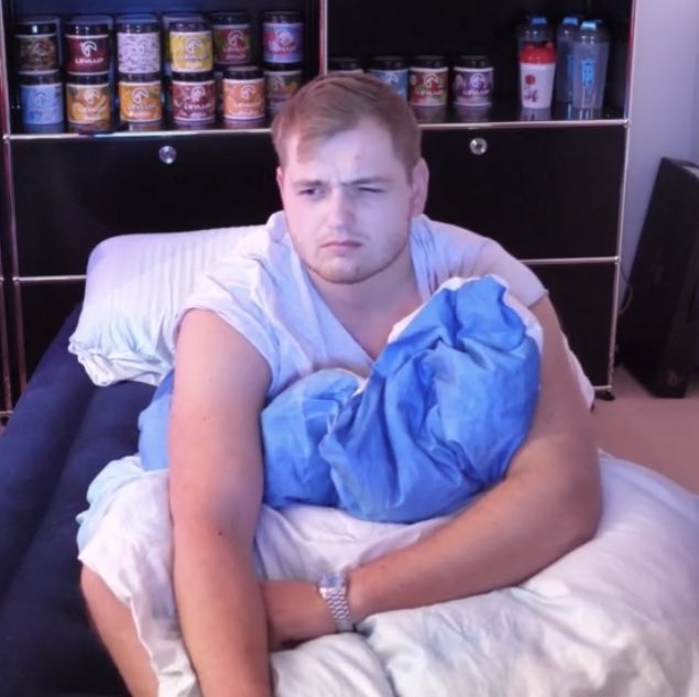 Mein Bruder ist extra für den superbowl wieder aufgewacht 🤭😂 #ranNFL <a href="/Icke41/">Icke Dommisch</a> #ranNFLsuechtig #SuperBowlLV