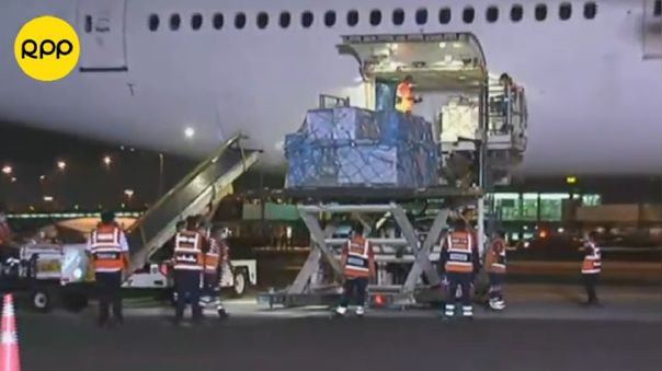 🚨#LOÚLTIMO | El primer lote de vacunas contra la COVID-19 ya está en Perú. rpp.pe/p/1319574