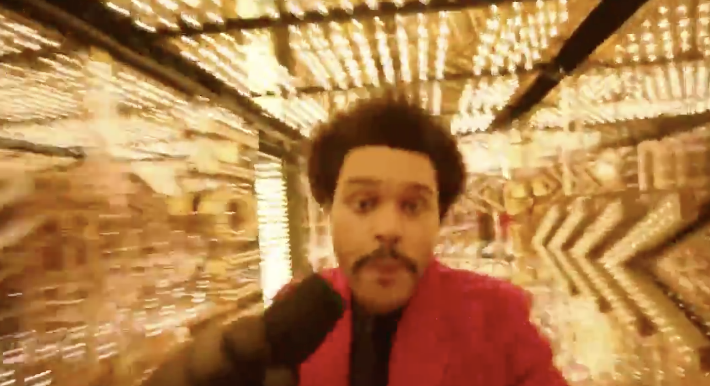 TSN_Sports's tweet photo. When you try to Snapchat your friends but you're in the middle of the Super Bowl halftime show: https://t.co/o8S3R6PebM