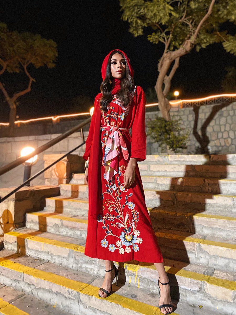 JanetLeyvaR's tweet photo. One year ago today #memories 🕌🧞‍♀️✨ https://t.co/c25dW0om5R