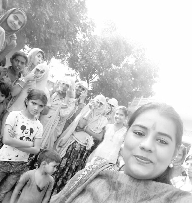 MayaMeena11's tweet photo. "समर्थन और विरोध केवल विचारों का होना चाहिये,किसी व्यक्ति का नहीं...!!"✌️
जय भीम🙏
#Support_Farmer https://t.co/YcY1cMHbWx