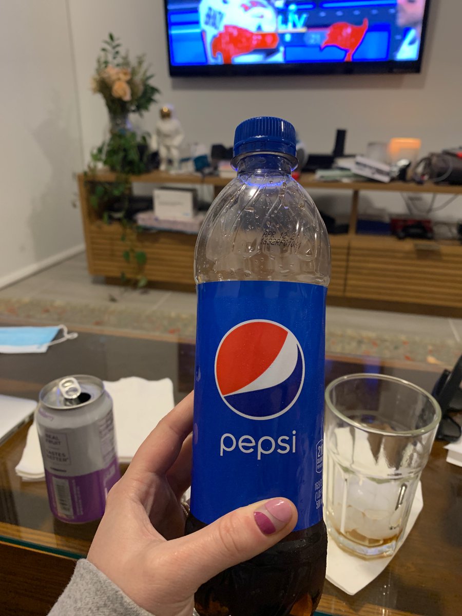 ChelseaBee's tweet photo. Pepsi is delicious, the halftime show... not so much https://t.co/XK29AkQLc6