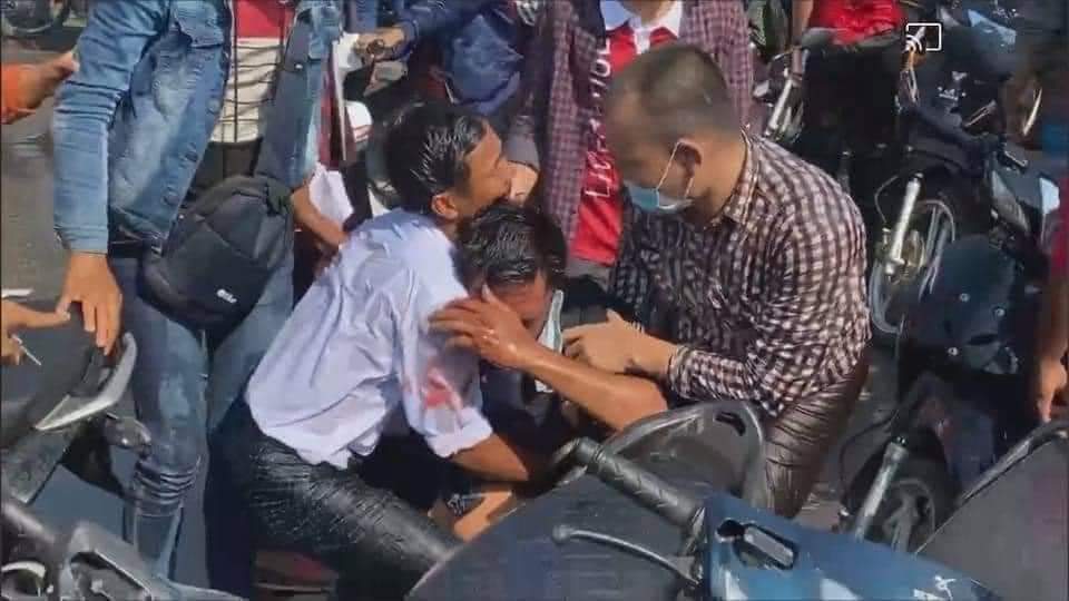Yimon71937633's tweet photo. Naypyidaw, Myanmar 8 Feb 2021
#WhatsHappeningInMyanmar
#BBCHaveYourSay
#rejectMilitaryCoupinMyanmar https://t.co/tGbzOHjryx