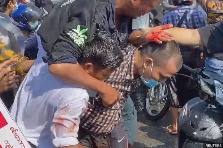 Yimon71937633's tweet photo. Naypyidaw, Myanmar 8 Feb 2021
#WhatsHappeningInMyanmar
#BBCHaveYourSay
#rejectMilitaryCoupinMyanmar https://t.co/tGbzOHjryx