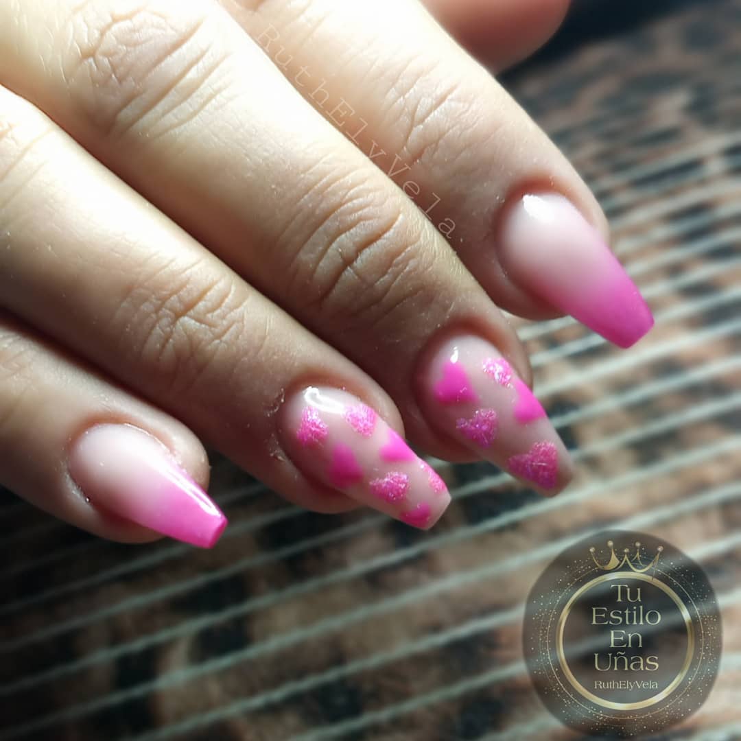 EstiloRev's tweet photo. San Valentín Presente El Amor Está en El Aire💗
#AcrílicasTip!! 
#PinkHeartsSugar💗 #OmbrePink🥰 #MakeupTwo!! #ColeccionPinkFrida #StudioNails!! #TuEstiloEnUñas💅🏻 #RuthElyVela👑 #SiloCreeSLoCreaS✨ #LaVidaEsMuyCortaParaNoTenerTuEstiloEnUñas✨ #Gracias×3💋💗 https://t.co/fX20JNSurH