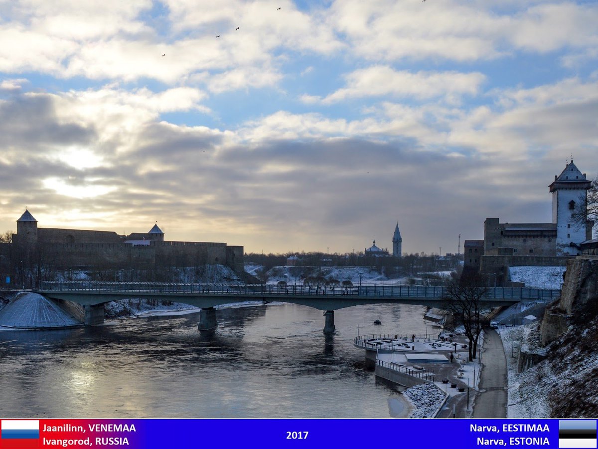 Pillandia's tweet photo. The European Route E20 (from Shannon Airport, Ireland, to St. Petersburg, Russia) crossing the international bridge between Narva (Ida-Viru maakond, Estonia 🇪🇪) and Ivangorod (Leningradskaya oblast, Russia 🇷🇺).
https://t.co/jCxDKZr9Us
#Ingerimaa #Inkeri https://t.co/J1iKE6bTmk