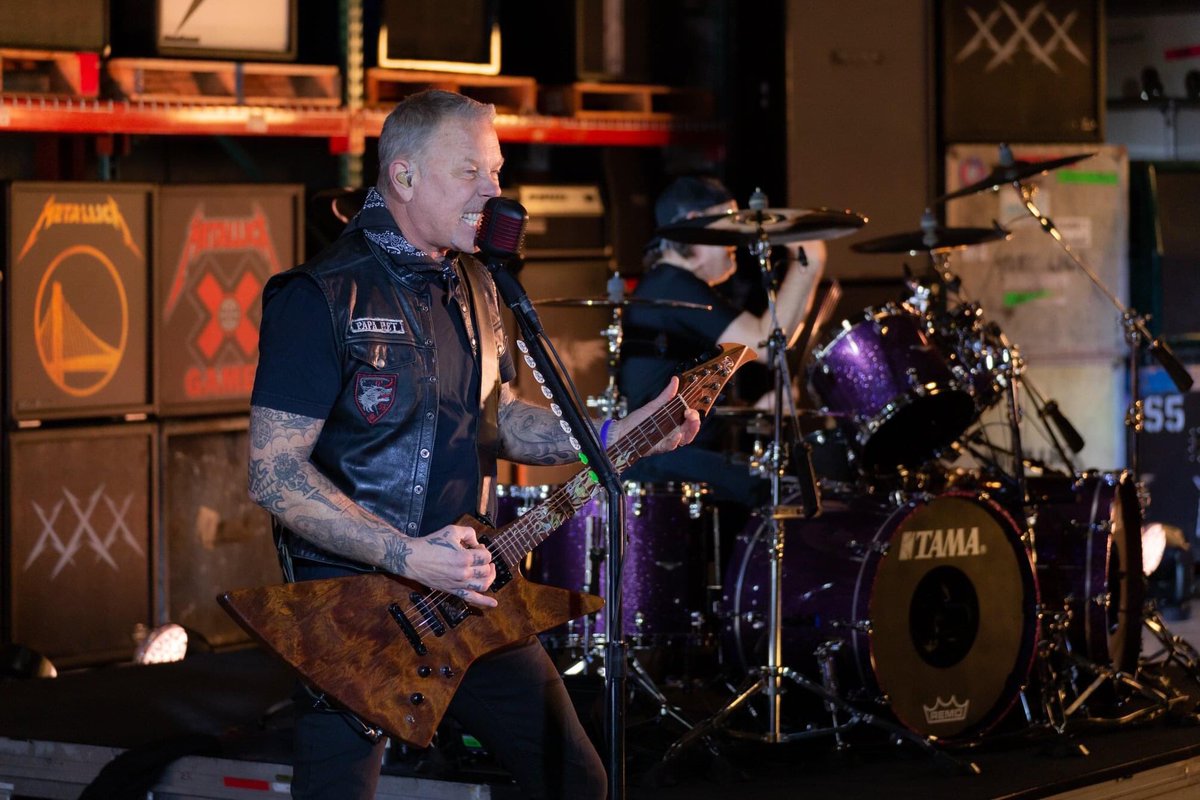 MetSince1981's tweet photo. ๐ฅ๐๐ธ๐ค@Metallica, presentaciรณn en el The Late Show with Stephen Colbert en New York, NY. USA. 08 de Febrero 2021.
#Metallica #LSSC #SuperBowlLV #TooHeavyForHalftime #LateShow #METALLICAMetalUpYourAss ๐ก๐ฝ https://t.co/tf4r8NK7Fb