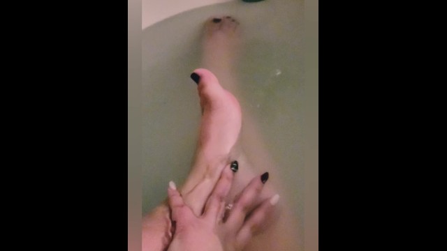 For all my fans, new content up on PornhubModels: https://t.co/mRBgNwkFDQ https://t.co/F9Ymayx8hX<a href="/tag/redlips"class="tags"><span>#redlips</span></a><a href="/tag/curvybeauty"class="tags"><span>#curvybeauty</span></a><a href="/tag/bigtitgoddess"class="tags"><span>#bigtitgoddess</span></a>