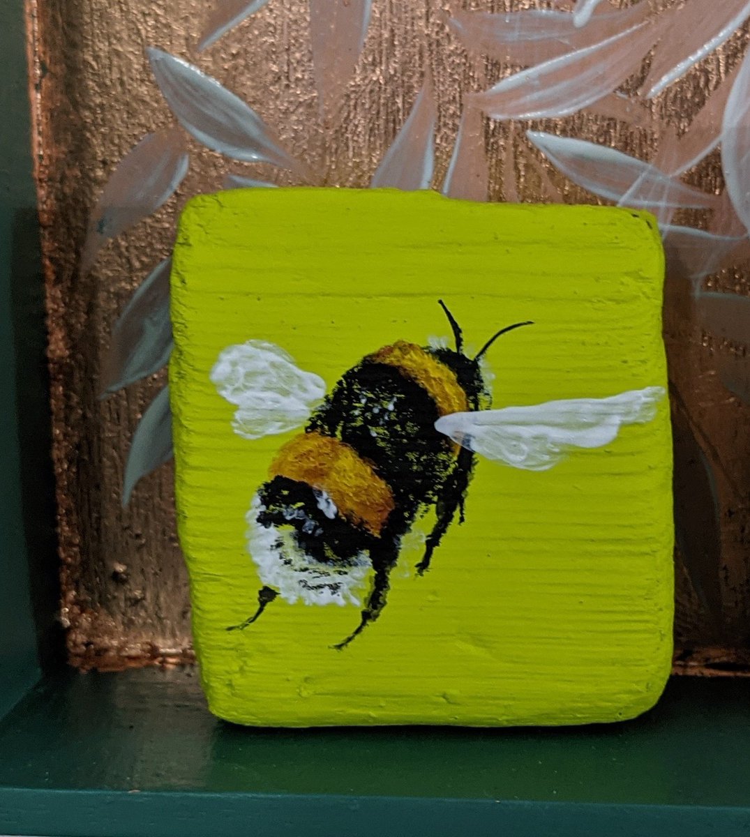 t_spruce's tweet photo. Good morning 😊 Last of the driftwood bees for a little while, although I'd like to do a whole rainbow of these blocks! #EarlyBiz #Giftideas #beelover https://t.co/Pde3R8mvIh https://t.co/PY6B5ckgyL