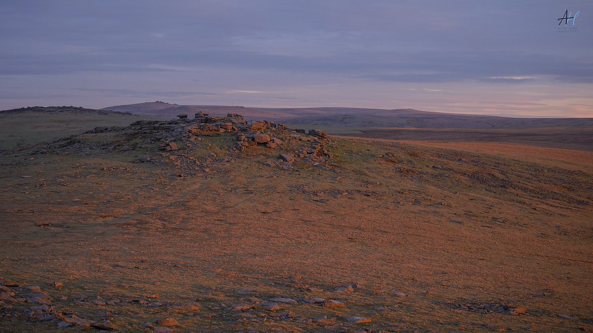 AlanHowe3's tweet image. The wide open spaces of Dartmoor are sorely missed. Looking to Roos tor from Great Staple on Christmas morning in beautiful light at sunrise. We will return in time. 
@kasefiltersuk @benrouk1 @dartmoormag @dartmoornpa @uknationalparks @OPOTY @uklpoty #Dartmoor #Devon