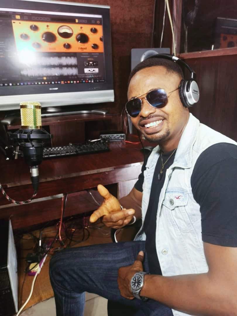 rmixy1's tweet photo. We keep doing it gathering momentum! #InnaMeEyes #NoFakingIt #Kpopko #AfricanWomen @AfroSoundMach @Fadakane @mega891fm @trend1009fm @OMEGA1017FM @paradisefm1055 @HitFMCalabar @fadfmcalabar @unilagfm_1031 @7Newcruse https://t.co/P9mZZIvjij