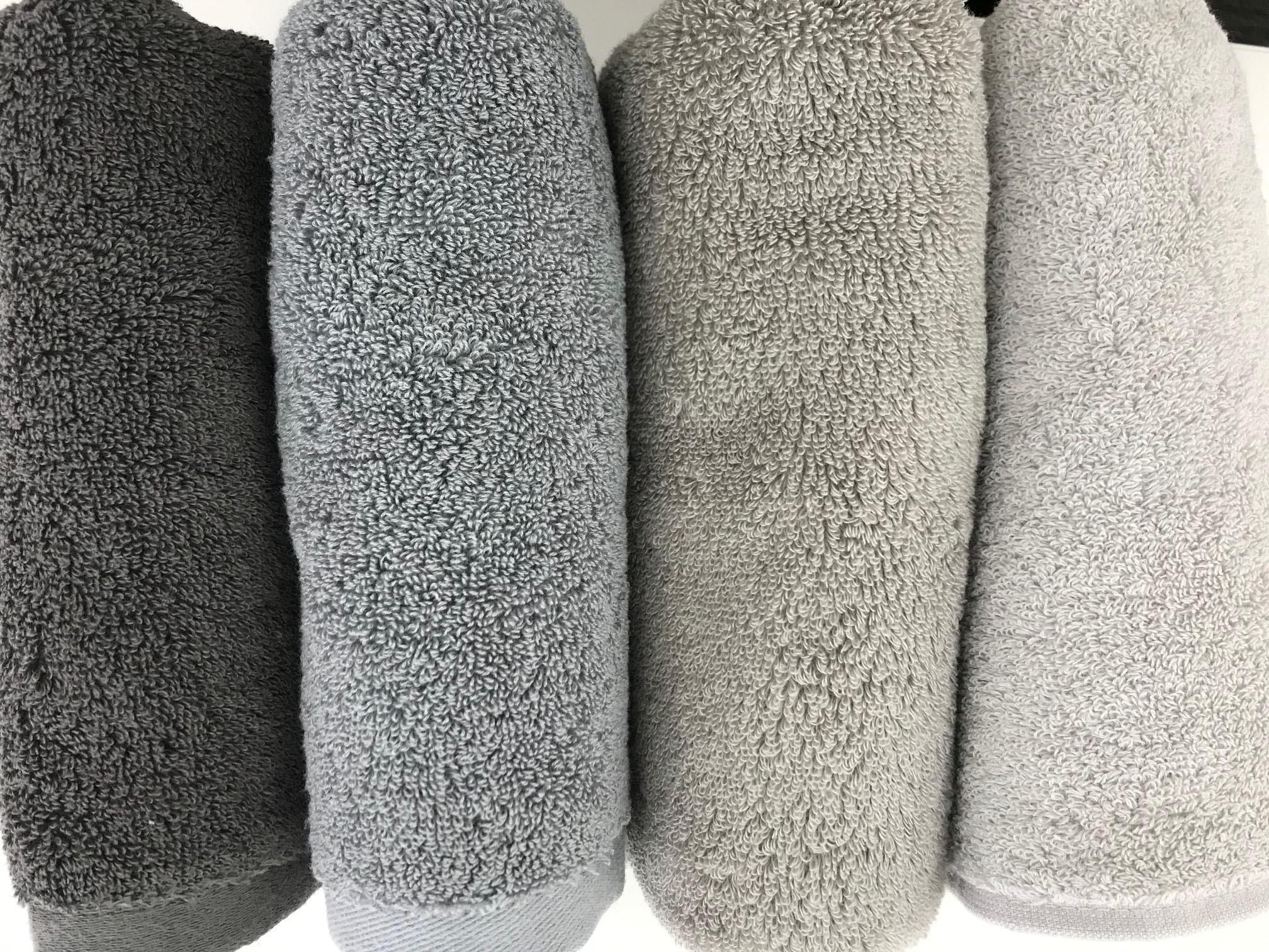 タオル研究所 男女共に人気のグレーはシリーズによって色味が異なります どれも上品で落ち着きのあるきれいなグレーなので普段使いしやすいです お好みのカラーで選んでみてはいかがでしょうか タオル研究所 Amazon限定