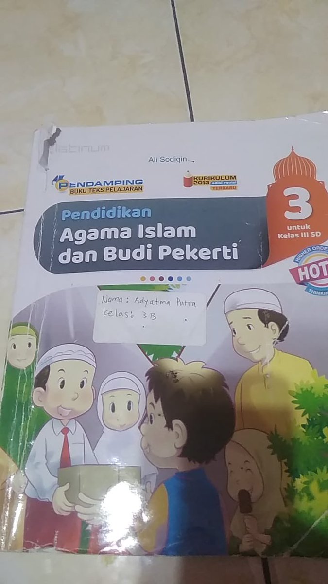 __RismaWidiono_'s tweet photo. Ada nama @ganjarpranowo dlm soal di buku Pendidikan Agama Islam dan Budi Pekerti terbitan PT @Tiga_Serangkai tahun 2020. Ganjar digambarkan tdk pernah bersyukur, setiap Idul Adha tidak pernah berkurban &amp; tdk pernah salat.

Ini hal serius &amp; berbahaya. Ini jelas harus diusut tuntas https://t.co/baSj9t51Af