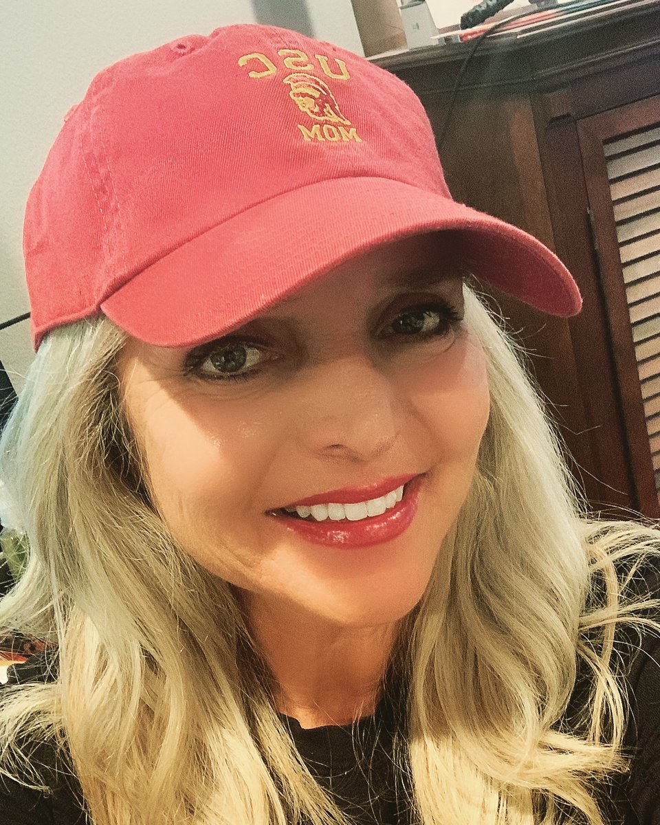 suzydfauria's tweet photo. Congratulations to my baby @krystafauria on her acceptance to the PhD program at USC for religious studies. Iβm so proud of you! You know my dream has been to be a #uscmom. No way did that dream come true π₯°πβ€οΈ https://t.co/ur0gmQQuGP