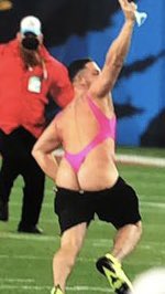 PattiMurin's tweet photo. Me trying to stand out at an audition #SuperBowl https://t.co/iFpeaCD1Ud