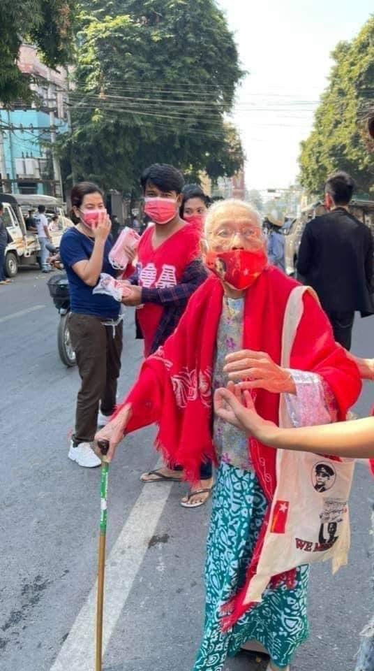 A moment to think about whether I am ashamed of myself.Respectfully yours, Grandma. will be at home making keyboard fighter.
Fighting demonstraters
GIVE BACK DEMOCRACY
#WhatsHappeningInMyanmar 
#Feb8Coup