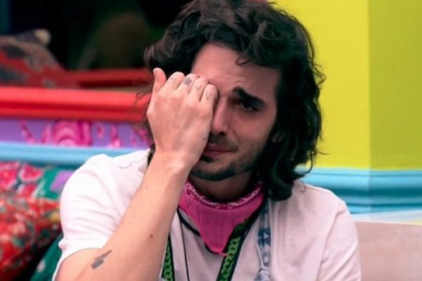 GabiLoopes5's tweet photo. Que?????? Como assim o bil vai ter que sair pq não tem COMO tirar Gil, muito menos a Juliete
 Tiago faz alguma coisaaaaaaaa, boninho pvfff, a gente passa pano pra vc https://t.co/NnSHAd9CXK