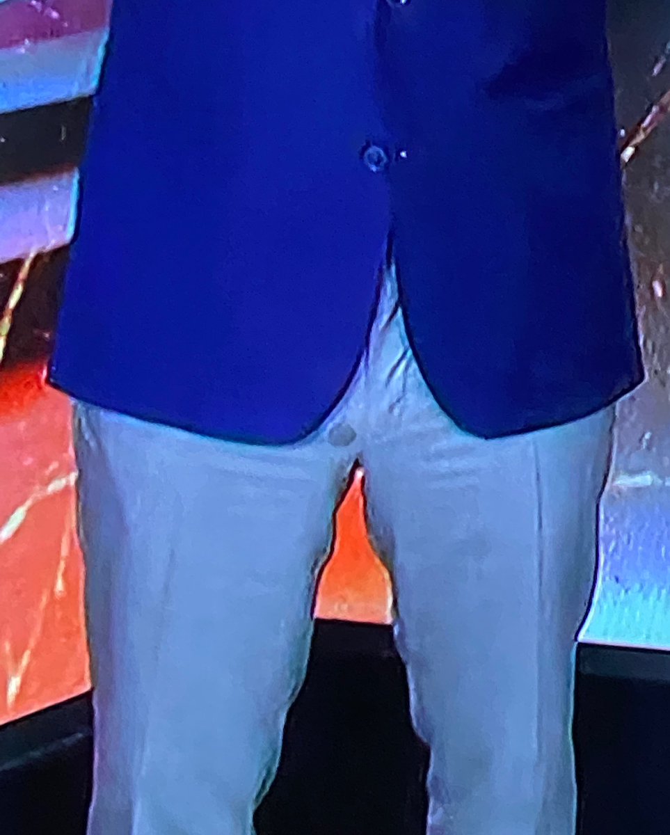 Esoto2011's tweet photo. Did anyone see this or just me? Excited about the super bowl?!? lol @jimmykimmel @jimmyfallon @StephenAtHome @FallonTonight @JKCorden @latelateshow #SuperBowl #SuperBowlLV @CBS #tonyromopissstain https://t.co/KfpKzHL6f3