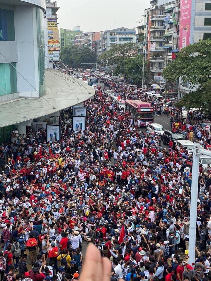 ChitSuThae1's tweet photo. GIVE BACK DEMOCRACY

#WhatsHappeningInMyanmar
#Feb8Coup https://t.co/O6ufw2dNjW