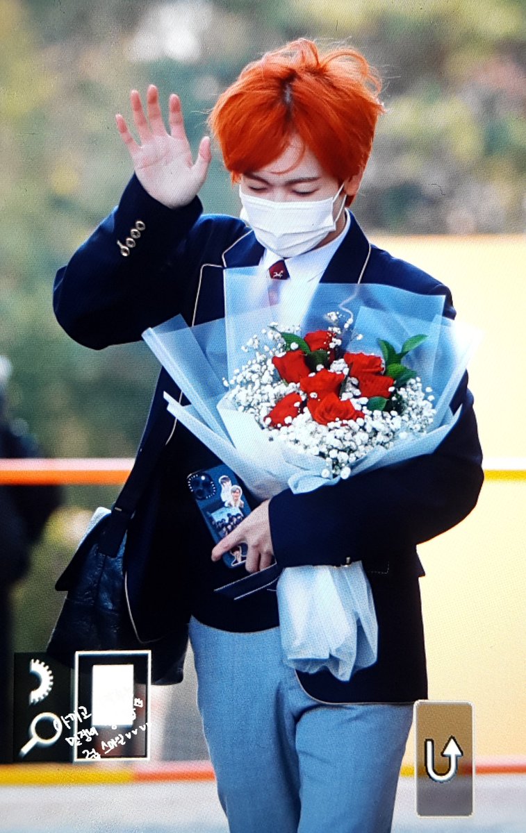 210208

추운데도 교복보여주려고 패딩벗고
걸어나온 천사아기❤

#크래비티 #CRAVITY #송형준 #SONGHYEONGJUN #무대천재 #무대천재송형준 #내가송형준이다