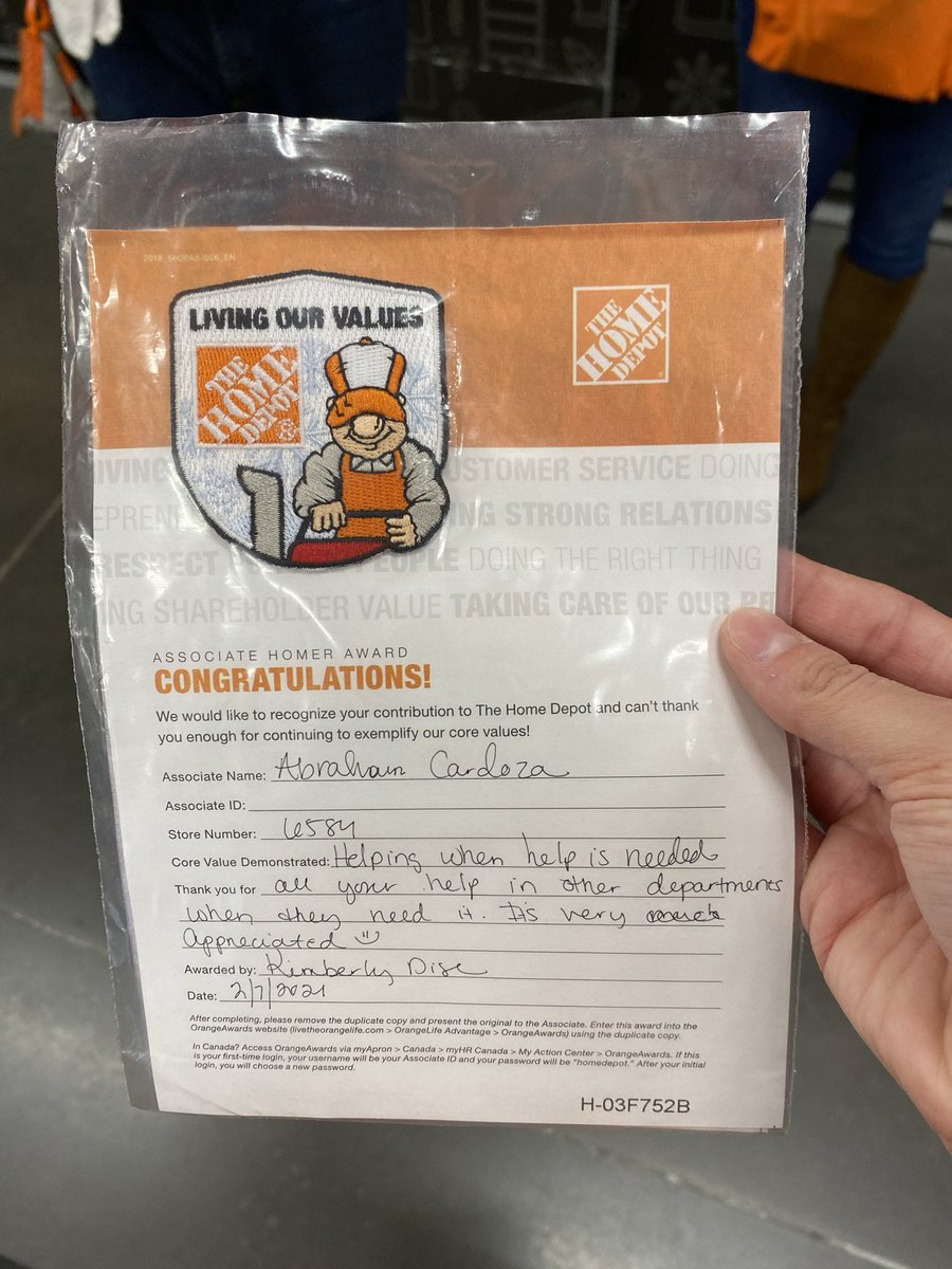 dxkimberly3's tweet photo. Thank you Abraham order puller for assisting in departments when they need it!! You never think twice about lending a helping hand. #Teamwork #HD6548 #BOOM @MarksabasRivera @elizondo_iii @kimbrough_mk @JarrodFarmer4 https://t.co/kaNdjyytXD