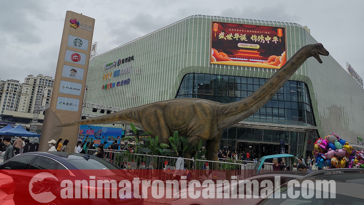 xdinosaurs2010's tweet image. dinosaur rider exhibition in shopping mall, zigong city, China. #Dinosaurios #dinosaurexhibition #dinosaurrider