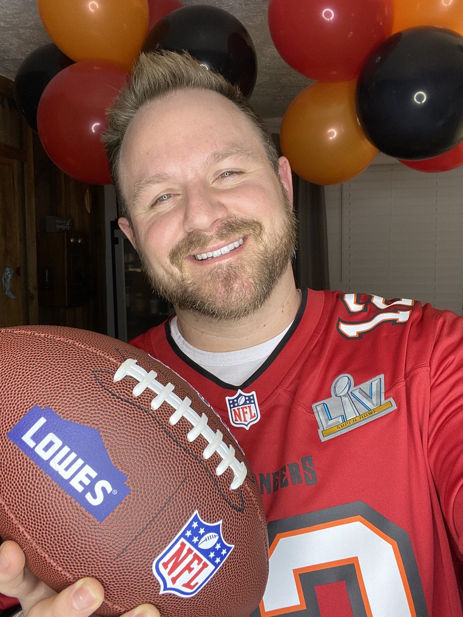 charlesatlowes tweet media