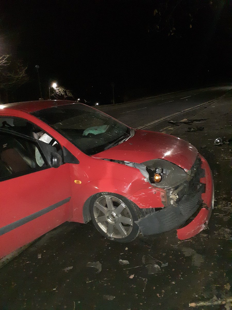WardenRichard2's tweet photo. 323 and myself on way to do our night shift came across an RTC, 1 of the vehicles involved decided to leave the scene. Waited with him till his parents arrived. If anyone knows him please can u let us know if he's ok @CMBC_CSRT @Calderdale https://t.co/5afDwmhaOl