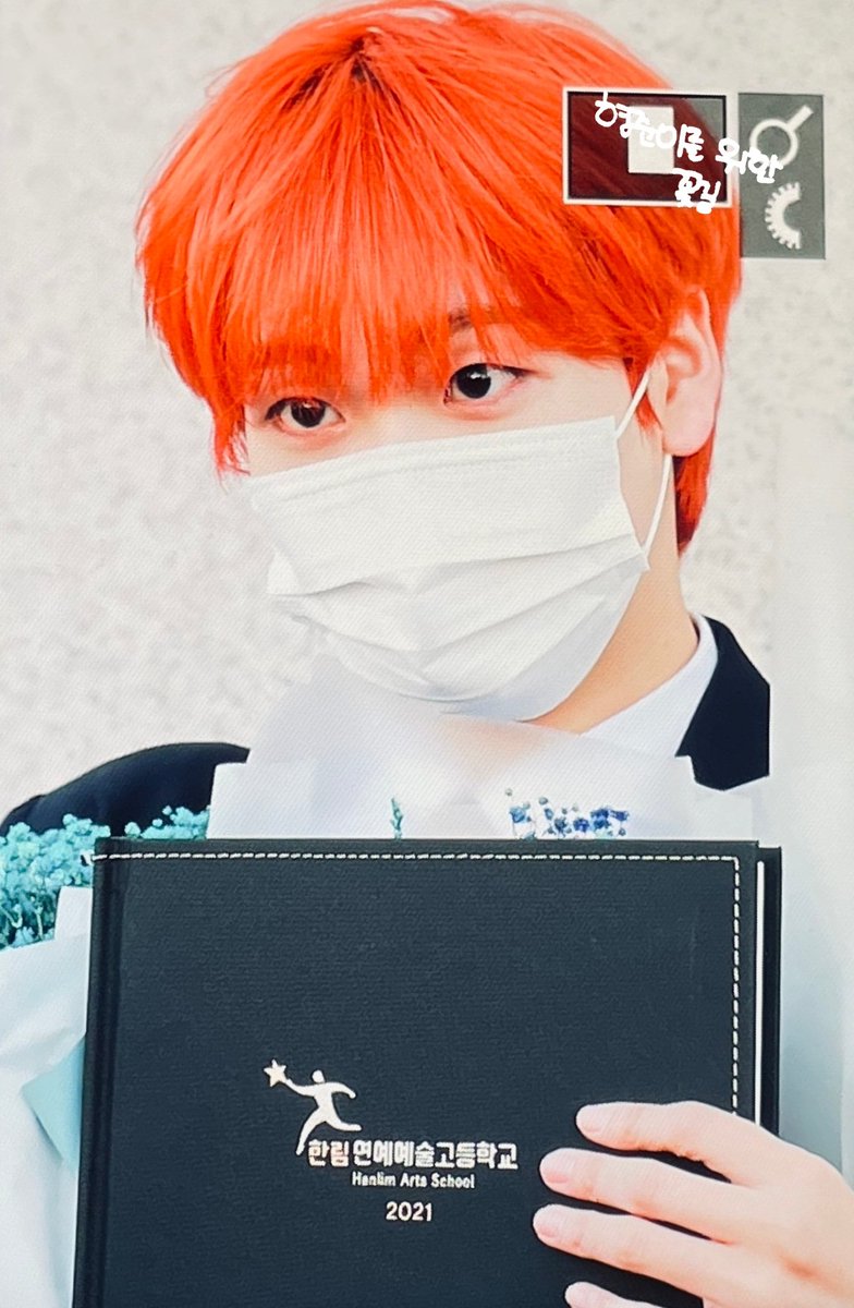 210208
형준이 졸업했어여~💐
졸업은 정말 많이많이 축하하는데..
맘은 계속 고딩 쭈니 보구싶은..😂
그래두 진짜진짜 축하해❤

#형준 #송형준 #크래비티 #CRAVITY #형준이_졸업축하해