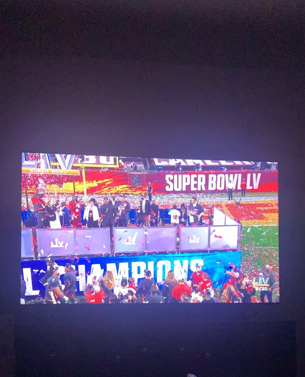 _gainesworth's tweet photo. At least they only had to pack one color of confetti no mater who was going to win #SuperBowlLV https://t.co/zsqeUJKhZD