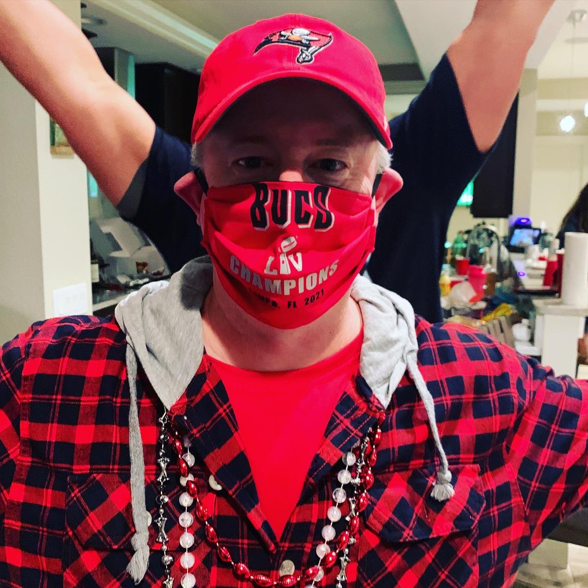 StandUpLibraryN's tweet image. Congrats @Buccaneers Super Bowl Champions! I made this mask for my brother who is the biggest fan and went ahead and put Champions on it yesterday. Thank you @TomBrady 🏴‍☠️🏈😷 #SuperBowlLV #TampaBayBuccaneers #bucsfan #superbowlchampions #standuplibrariandesigns #GoBucs