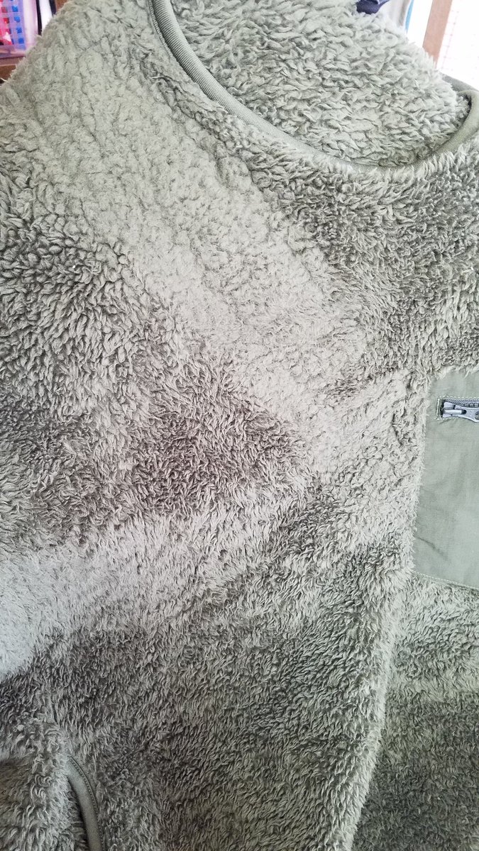 SOBAKO8's tweet photo. UNIQLOで購入。温かくて軽い。が、シートベルトで右肩が潰れる。安いから諦めるが残念。 https://t.co/p2BnmcMTAn