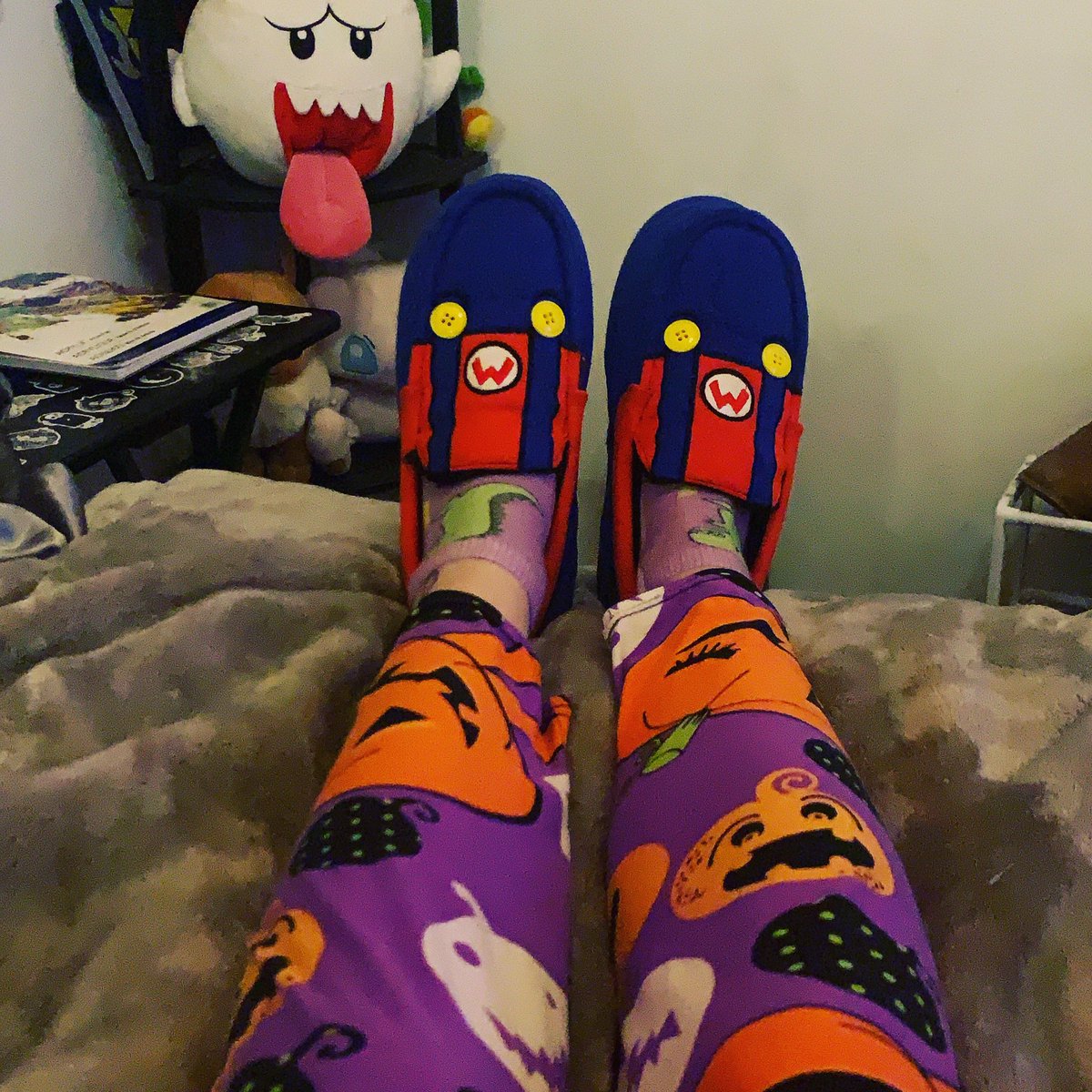 Sewed new buttons on my slippers! They fell off awhile back :3
Lookin’ fresh meow 👌💜

#nattend0 #nintendonat #nintendo #marioslippers #nintendoslippers #supermariobros #supermario #cozyvibes #cozyliving