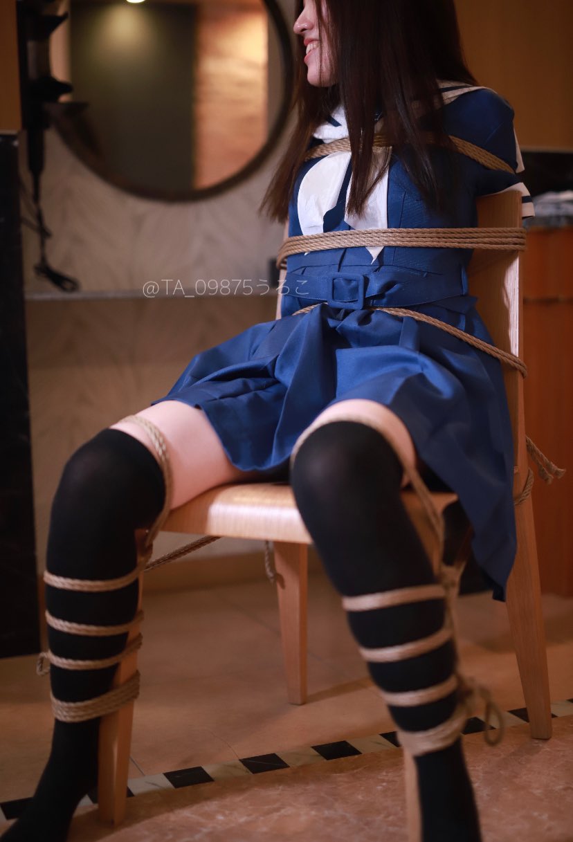 ブーツ女子緊縛写真 / X