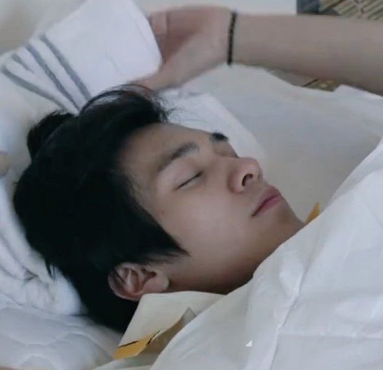 HENDERYFEED's tweet photo. Nap Time💤 #WayV #HENDERY ♡ #黄冠亨 https://t.co/d7ZueyPI4X