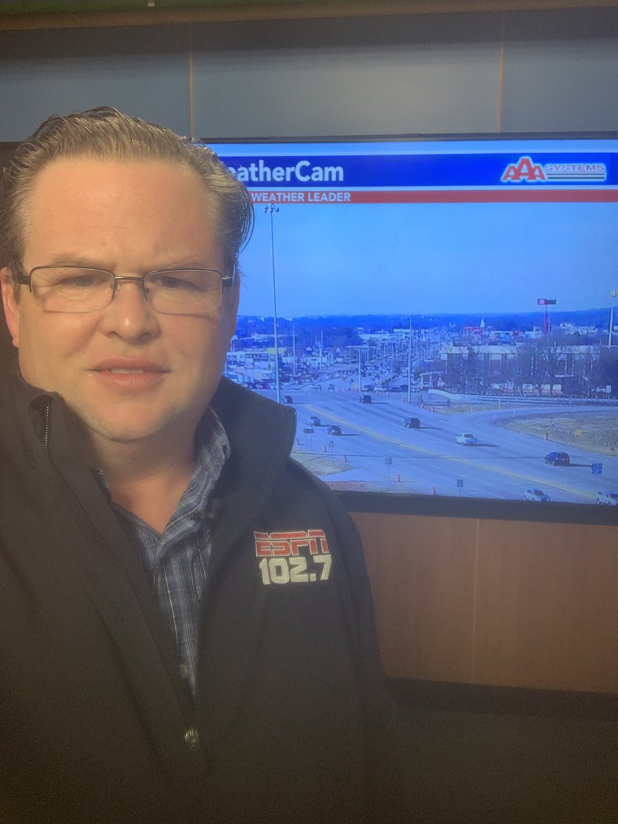 The_Sports_Web's tweet photo. Check out @jlightsy7 @HunterSmithWBKO tonight with @BaylorBaseball Warren East Baseball #DavionDowney also @jordandingle21 @BGHSPurplesNews @PurplesFootball @UKFootball don’t miss my #SuperBowl pick, I may or may not tell you @Buccaneers actual point total and win!  #fortunetell https://t.co/LbGgYPff8j