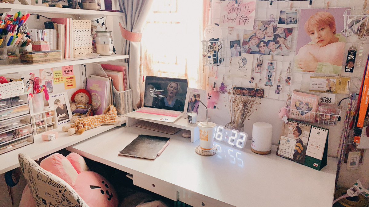 procrastinadee's tweet photo. link printilan yang ada di meja belajar ku biar keliatan cozy dan betah online class 

— a thread 💫 https://t.co/MIY9pQkMx0