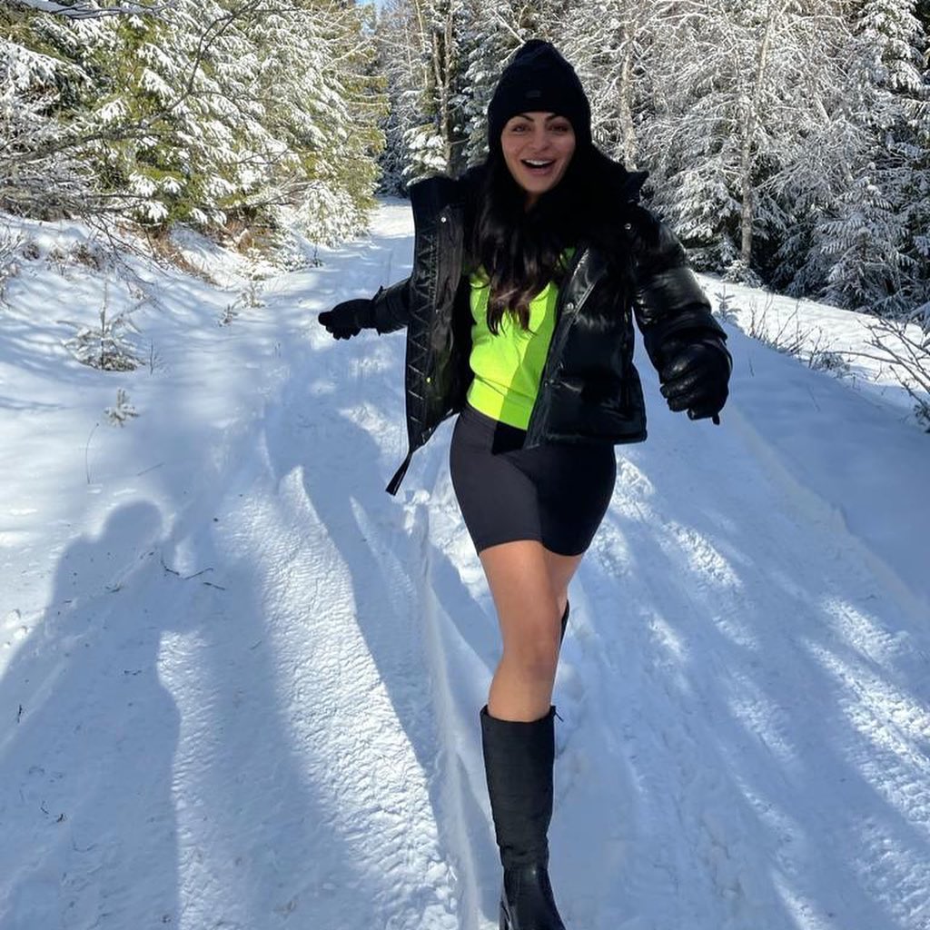 During Shoot SnowMan ⛄️ 🎥
<a href="/neerubajwa/">Neeru Bajwa</a> <a href="/GippyGrewal/">Gippy Grewal</a> <a href="/ranaranbir970/">rana ranbir</a> <a href="/jazzyb/">Jazzy B</a> <a href="/superstarfilms_/">SuperStar Films</a> @_snowman_film <a href="/aman_khatkar/">Aman Khatkar</a> <a href="/ArshiKhatkar/">Arshi Khatkar</a> <a href="/JayKMuzic/">Jay K</a> #RickyKhan <a href="/bhana_la/">Bhana La</a>